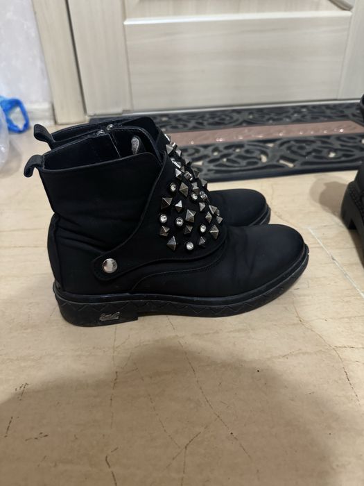 Продам красивые женские ботинки