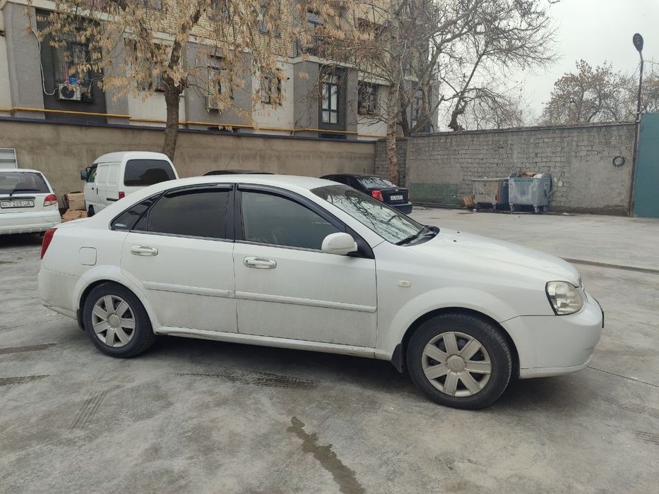 Lacetti 1.8 srochniy sotiladi 2010