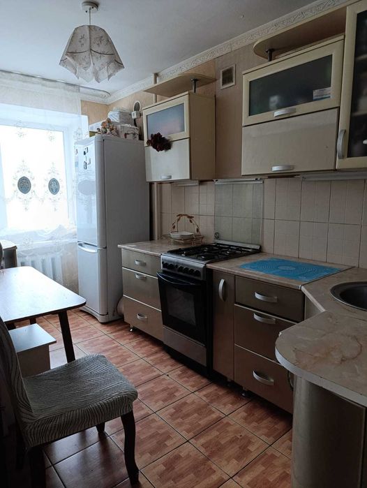 Продается  3 комн кв Габдуллина. 64 в центре