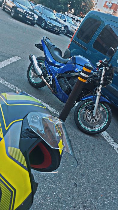 Vând suzuki gsx600f