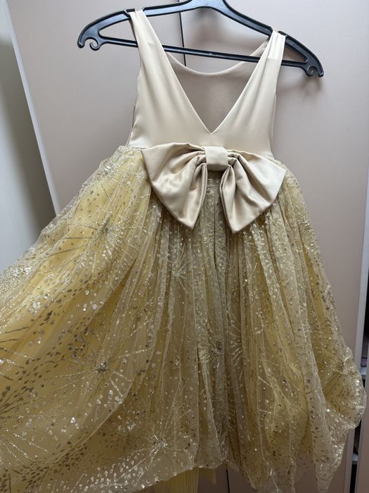 Детское  платье в золотом цвете