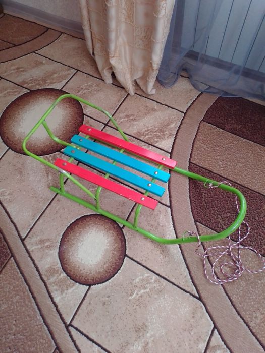 Продам детские санки.