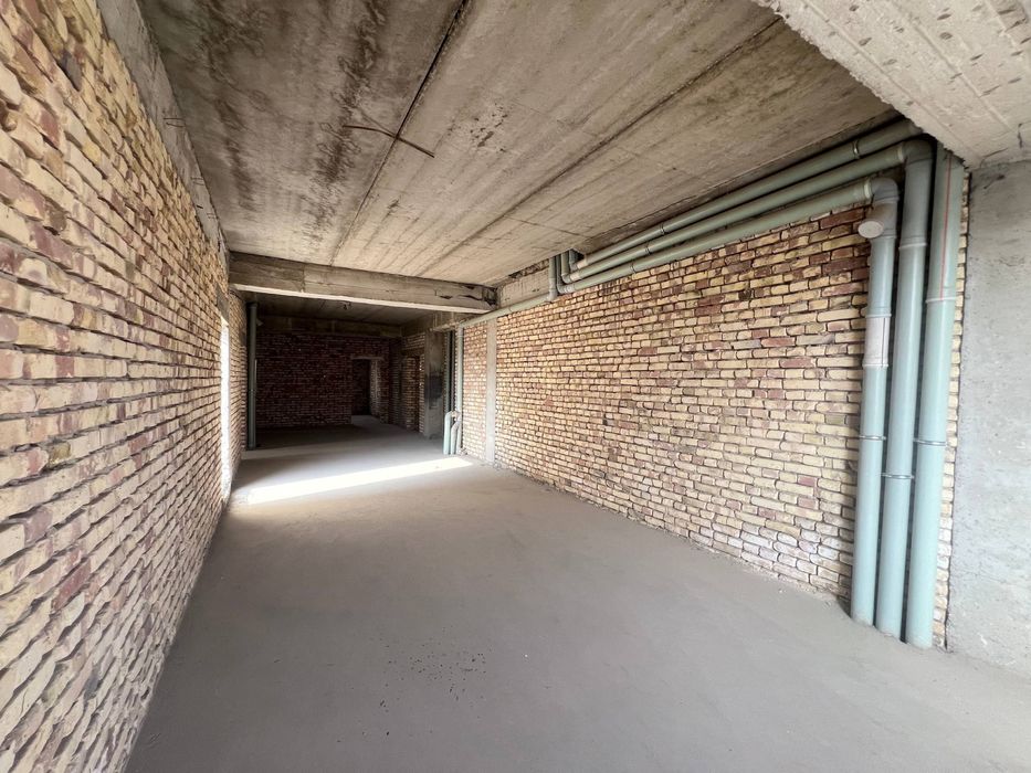 5 xonali 230m² 8-qavat