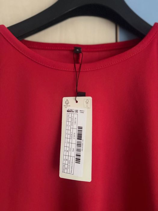 Нова червена рокля