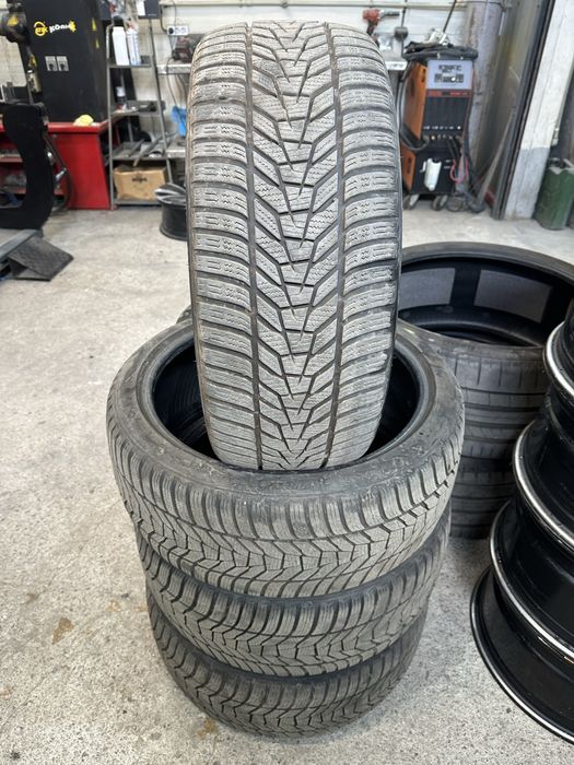 225 40 19 Зимни гуми Hankook