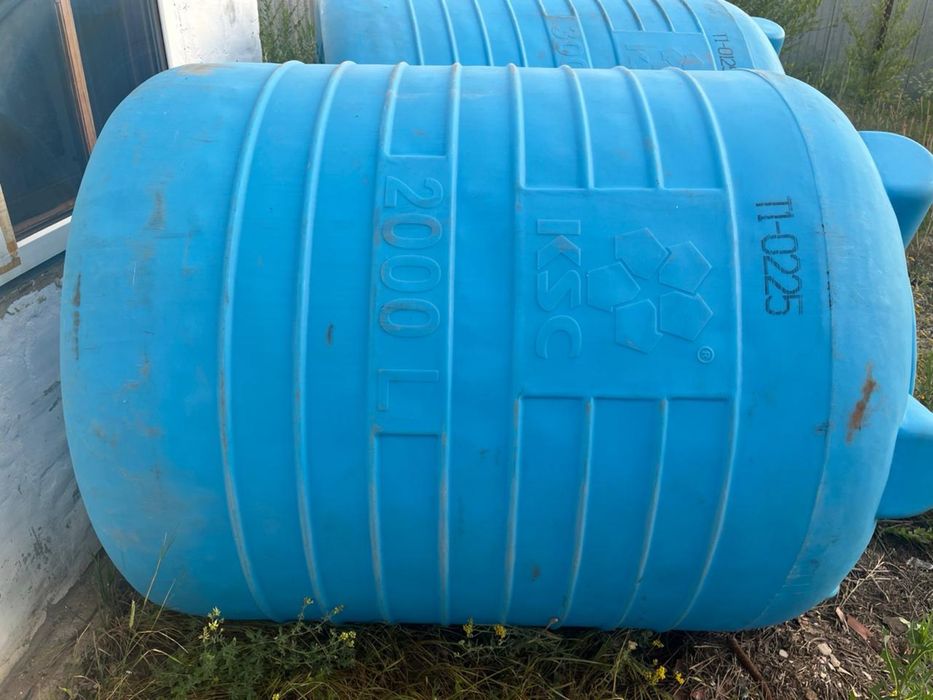 Емкасть бак бочка 2000л вертикальная