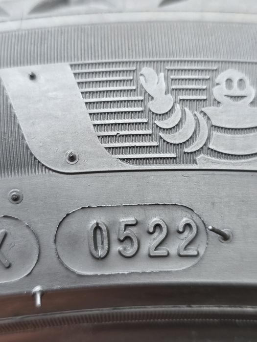 Vând patru anvelope de vara michelin primacy 4 225 45 17 dot 0522