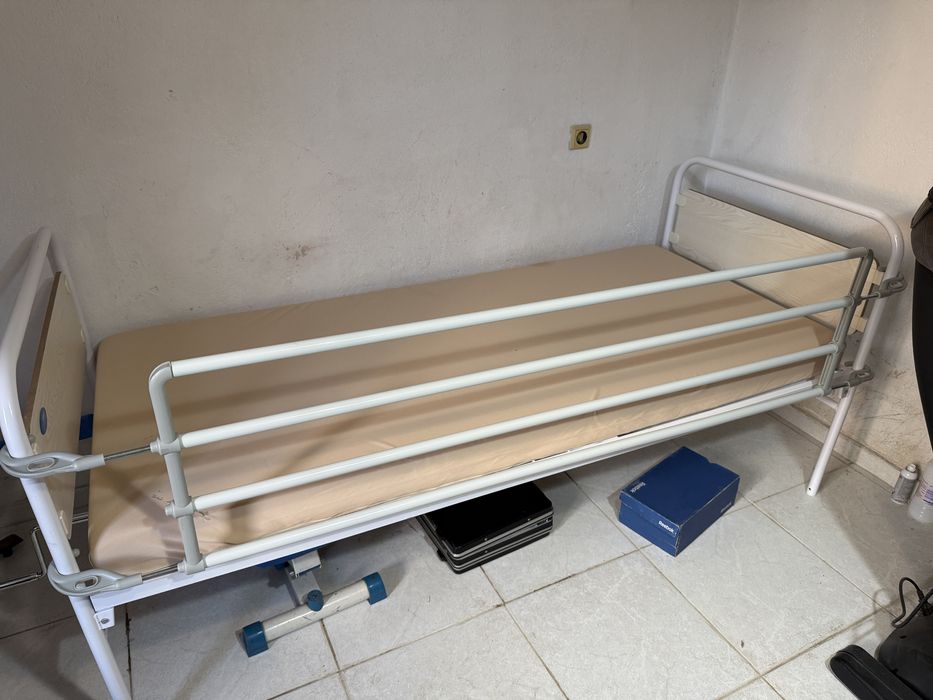 Легло за болни хора