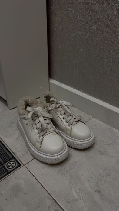 Продам женскую обувь