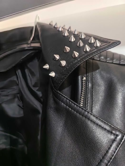 Дамско  яке с капси и ефектна яка