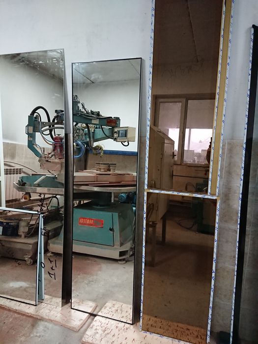 Зеркало в алюминевой раме!