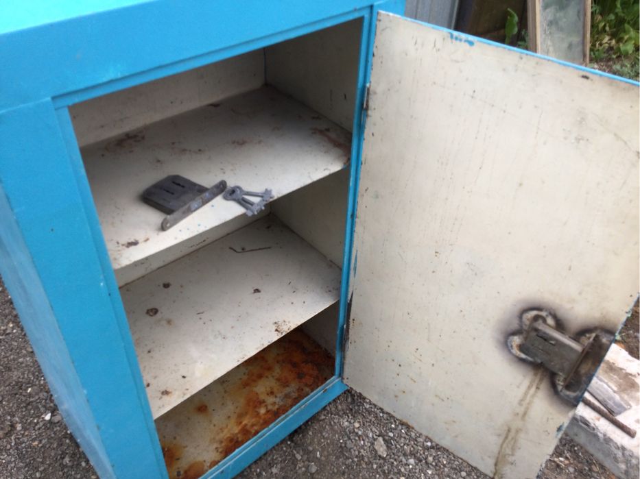 Продам сейф заводской