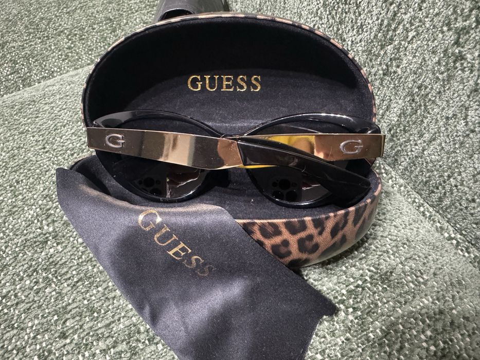 Оригинални дамски слънчеви очила GUESS с леопардов калъф