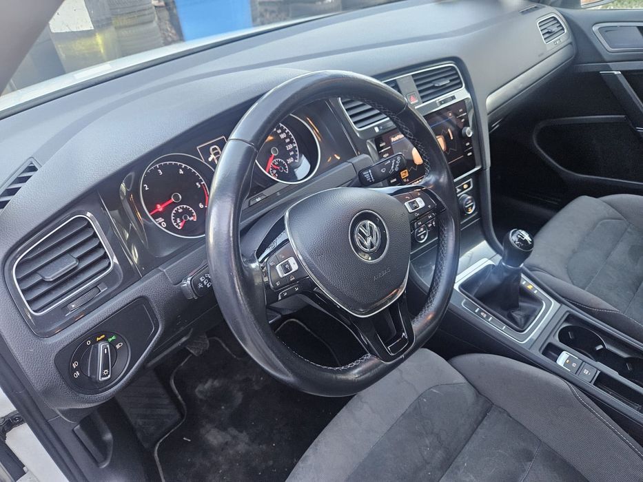 VW Golf 1,6 Diesel 2018 Navi si multe optiuni. Negociabil