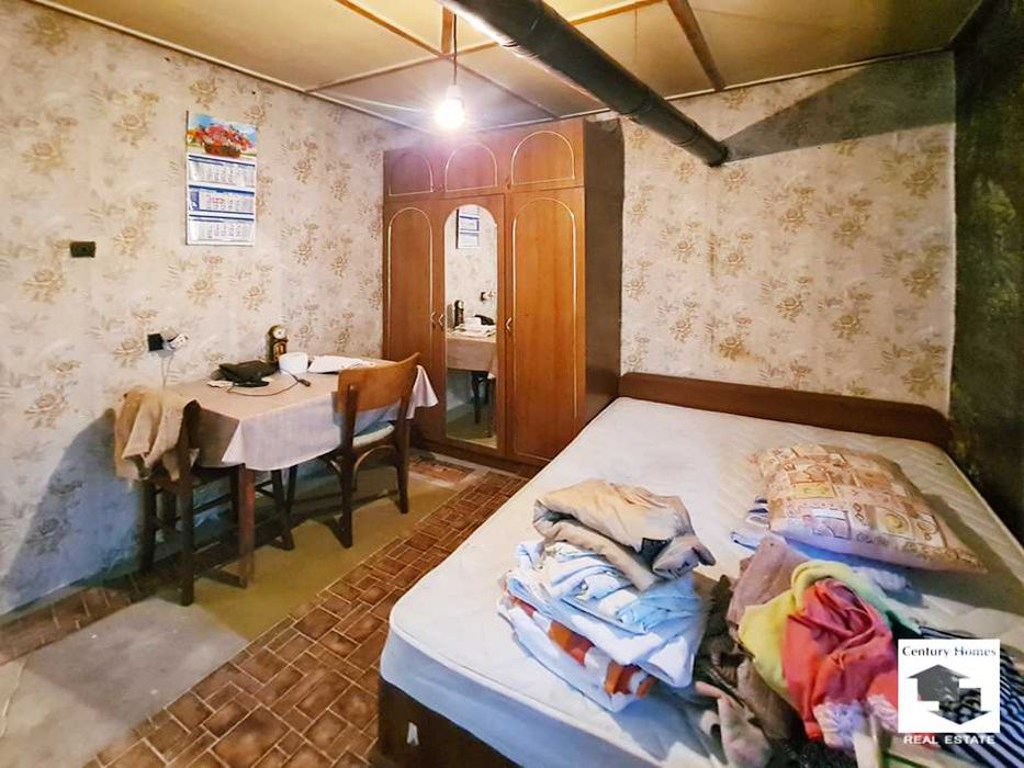 155078 Едноетажна къща с равен двор, кладенец и гараж в с. Сушица