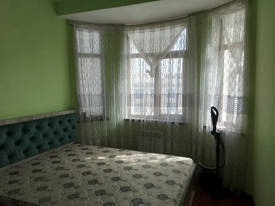 Ойналари решётка.