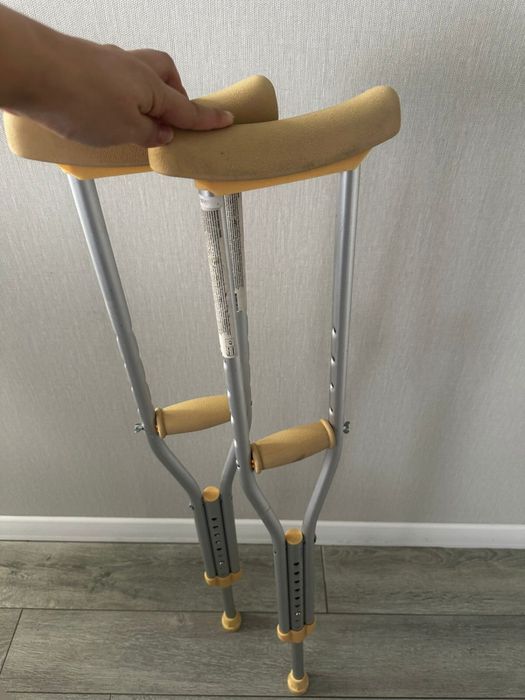 Продам детские костыли