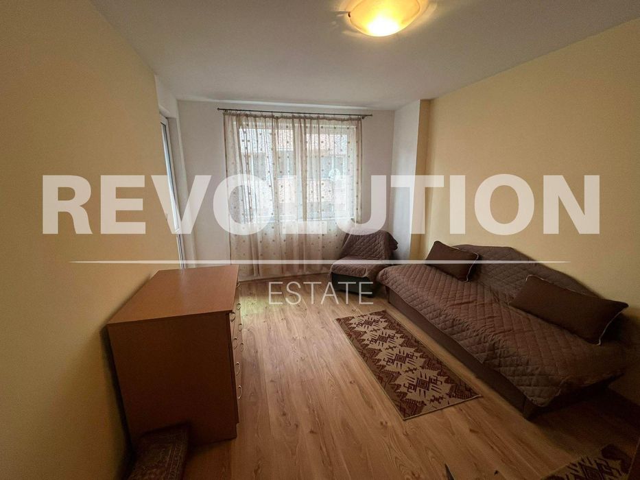 Тристаен апартамент в района на Цветен квартал!