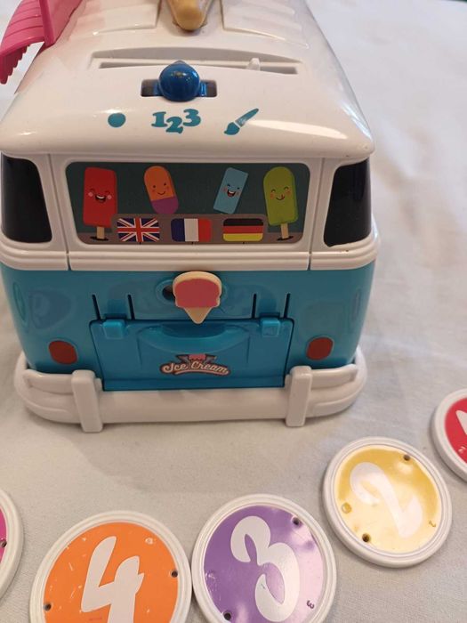 Бус за сладолед с три езика