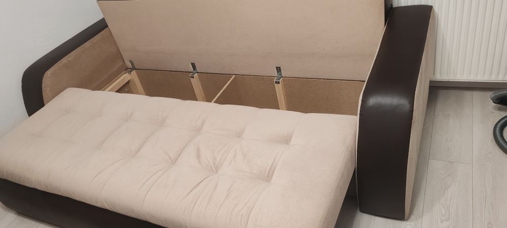 Canapea extensibila 3 locuri