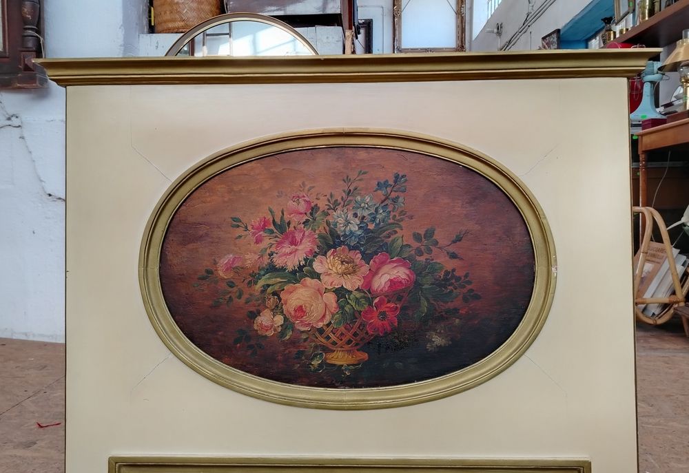 Oglinda veche cu rama din lemn