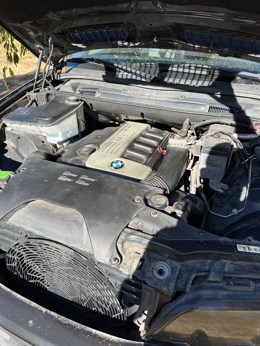 Vând BMW X5 E53