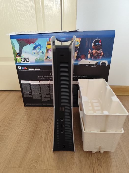 PlayStation 5 Slim Digital Практически Нова с Гаранция + 2 Игри