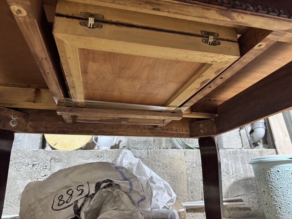 Стол гостиный и стулья