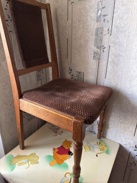 Деревянные стулья