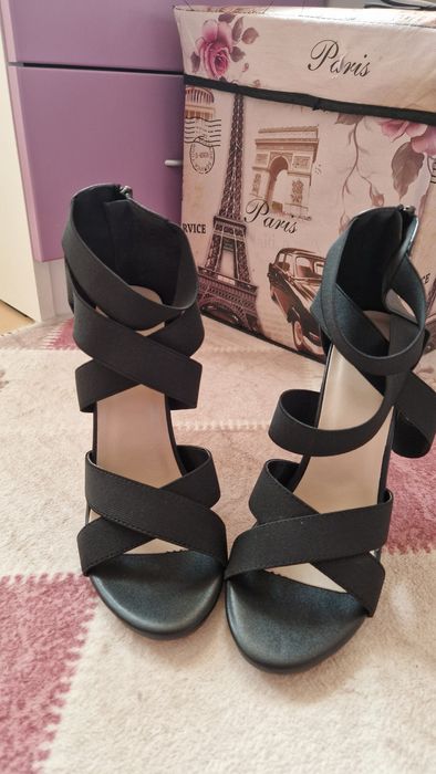 Дамски сандали на висок ток