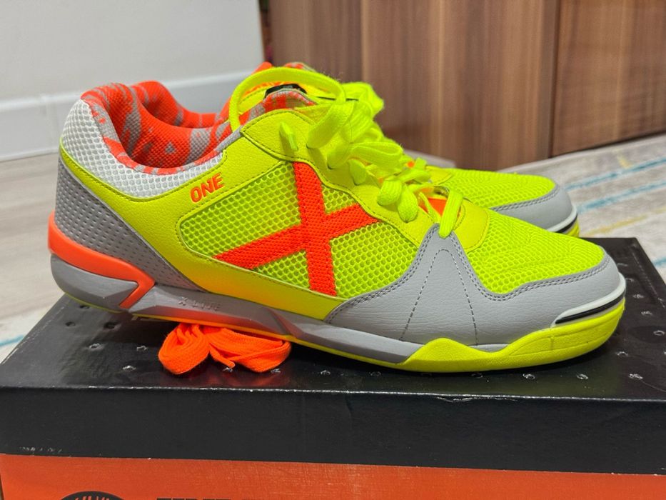 Срочно Продам бутсы munich желтый