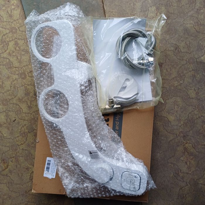 Bideu atașabil în cutie.