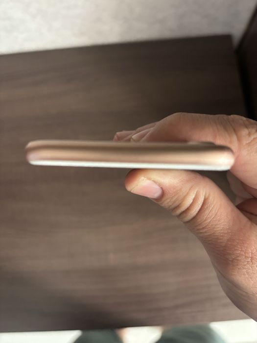 Iphone 8 б/у только стекло разбито торг есть