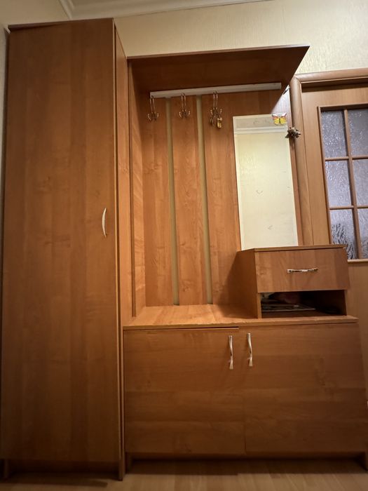 Продается прихожка-шкаф БУ