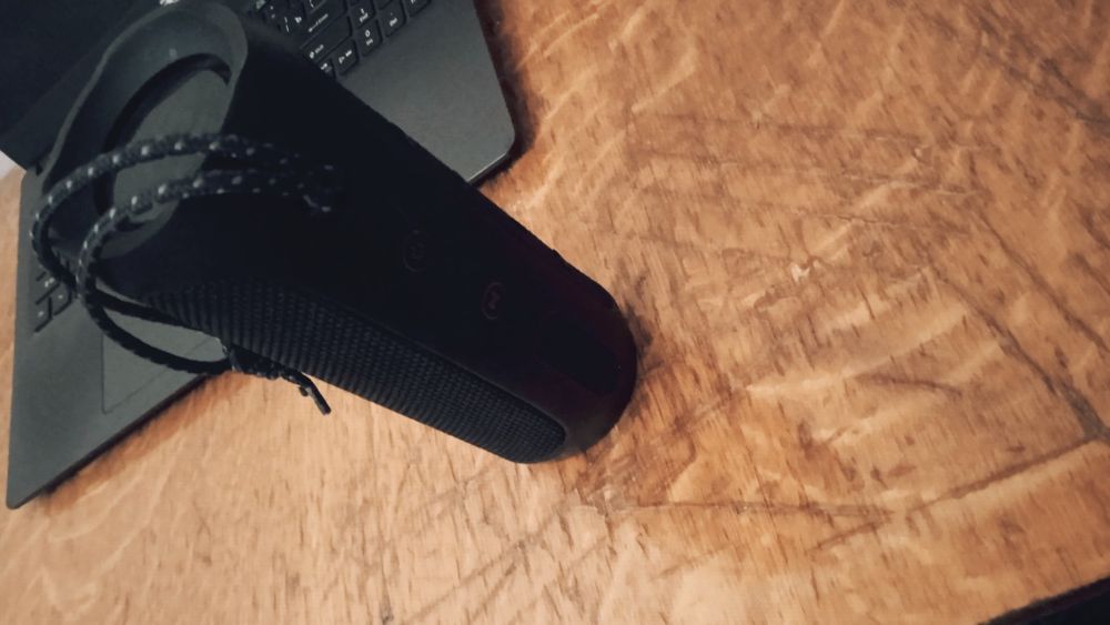 Колонка Jbl Flip 4. СРОЧНО ПОД НОВЫЙ ГОД!!!