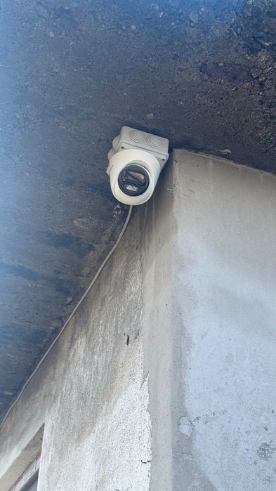 Мегапикселова куполна IP камера HIKVISION