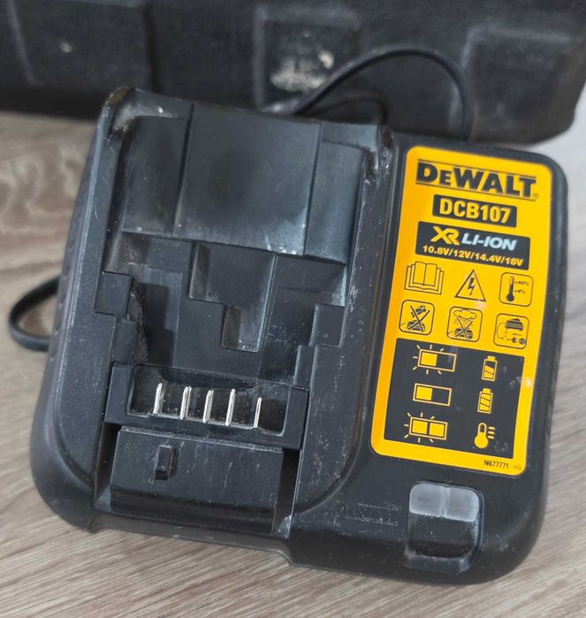 Лазерен нивелир DeWalt DCLE34031D1