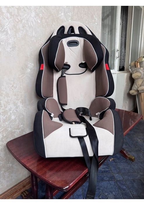 Детское автомобильное кресло