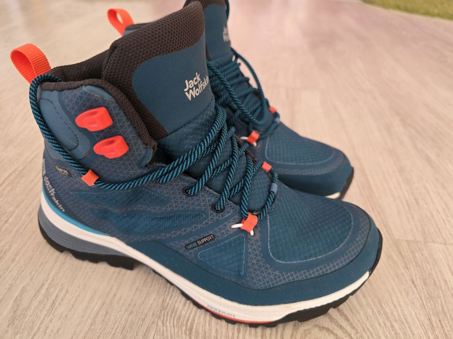 Дамски туристически обувки Jack Wolfskin