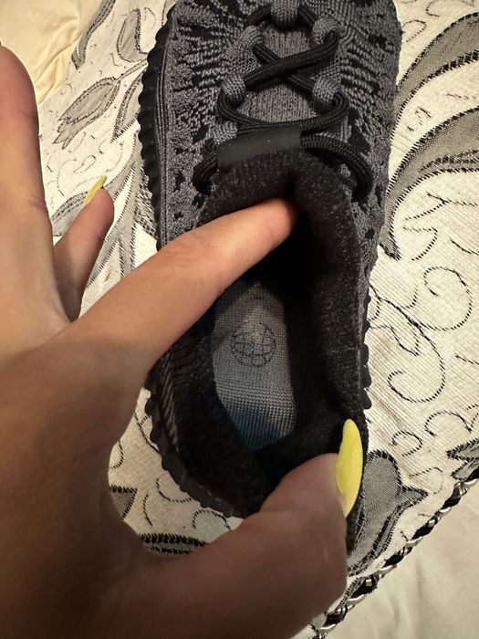 YZY 350V2 CMPCT noi cu eticheta