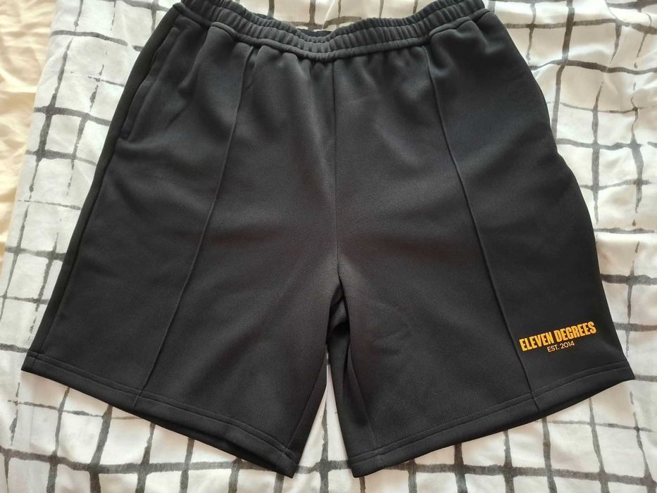 Pantaloni scurti - barbati