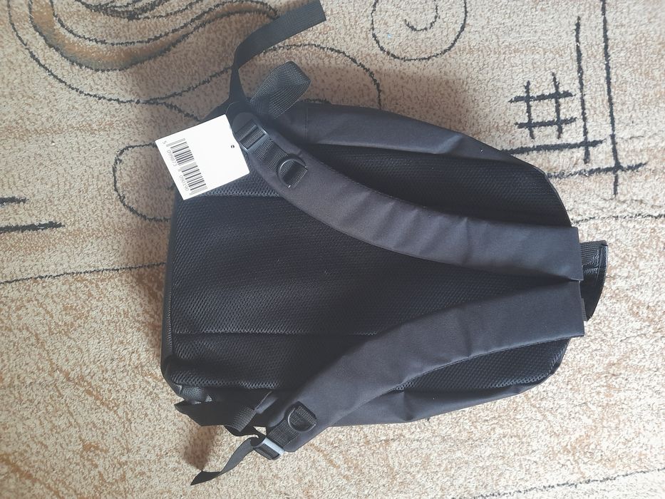 Vînd ghiozdan culoare neagră