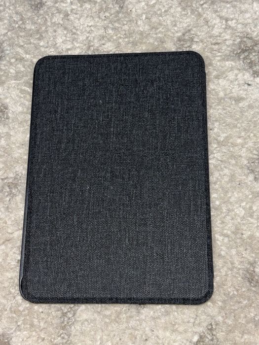 Vând Kindle Generatia 11