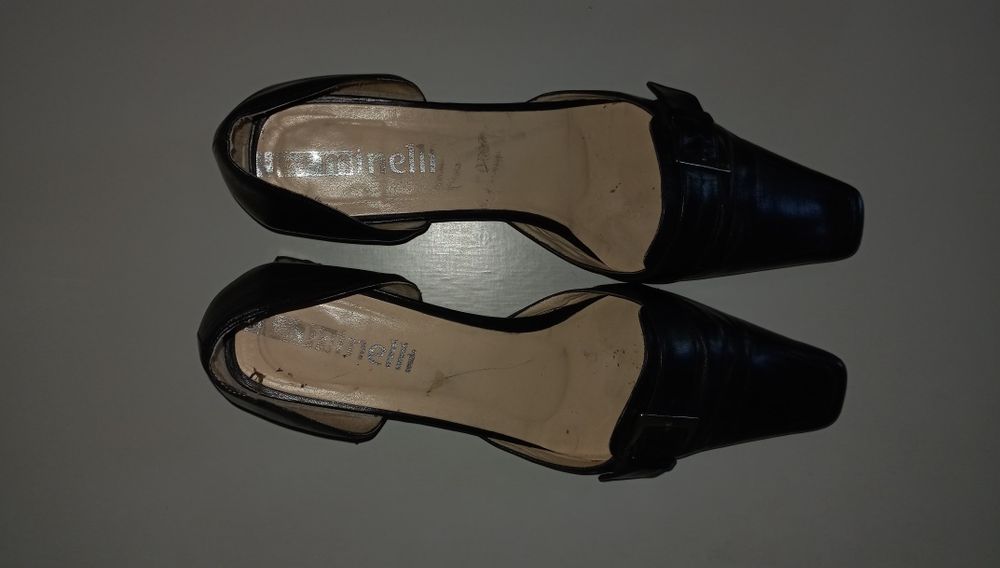 Продаются женские туфли