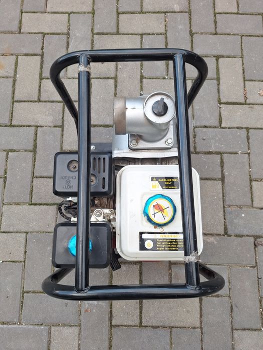 Vând pompă apă pe benzină honda