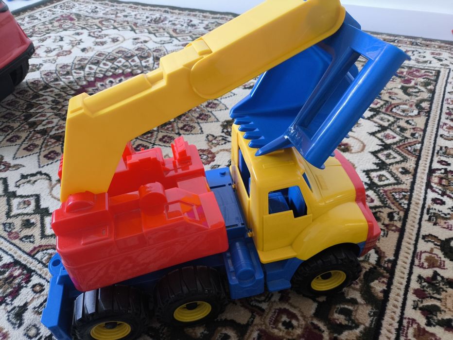 Продаю детскую спец машины