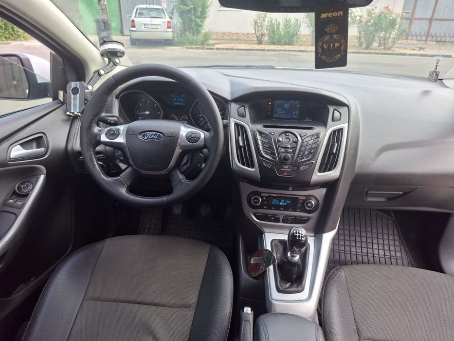 FORD Focus 2011 — imagine 5