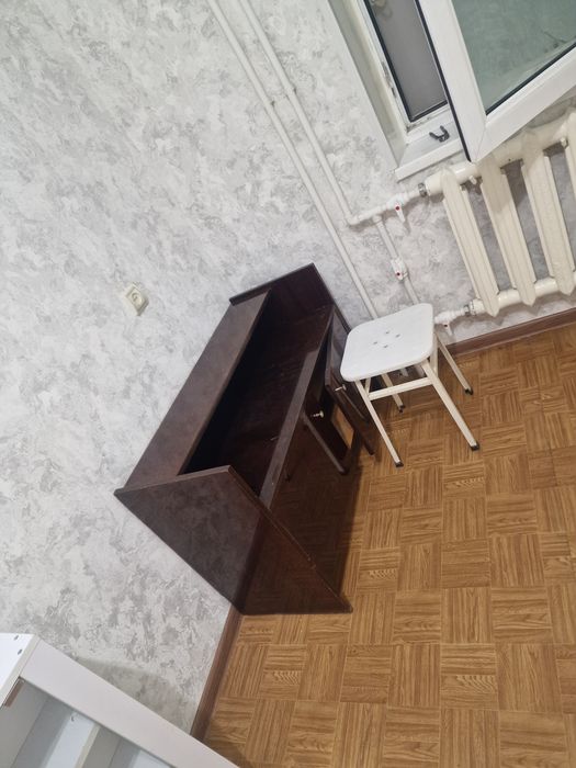 Продам тумбу для женской косметики