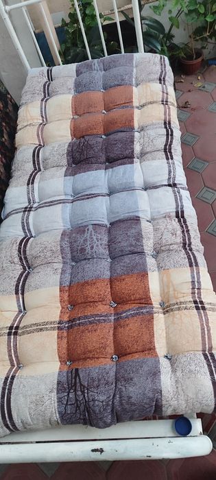 Matras o'rin, ko'rpa, yostiq komplekt