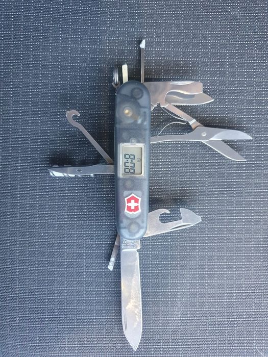 Cutit multi functionabil